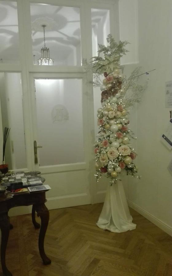 La Belle Coquette Bed & Breakfast Como Bagian luar foto