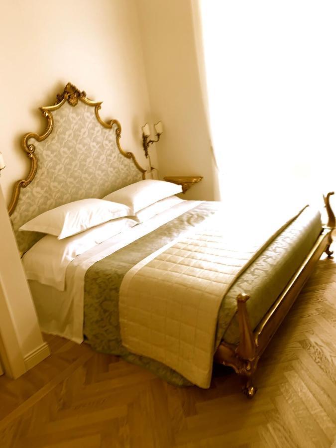La Belle Coquette Bed & Breakfast Como Bagian luar foto